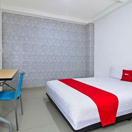 Reddoorz @ Pulomas Jacarta Exterior foto
