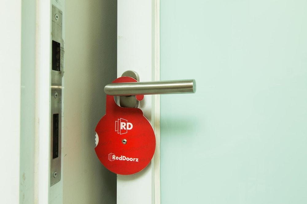 Reddoorz @ Pulomas Jacarta Exterior foto