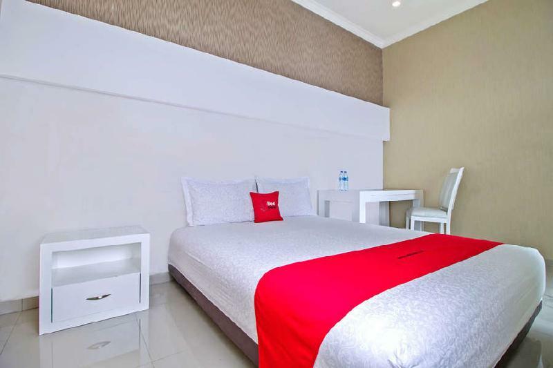 Reddoorz @ Pulomas Jacarta Exterior foto