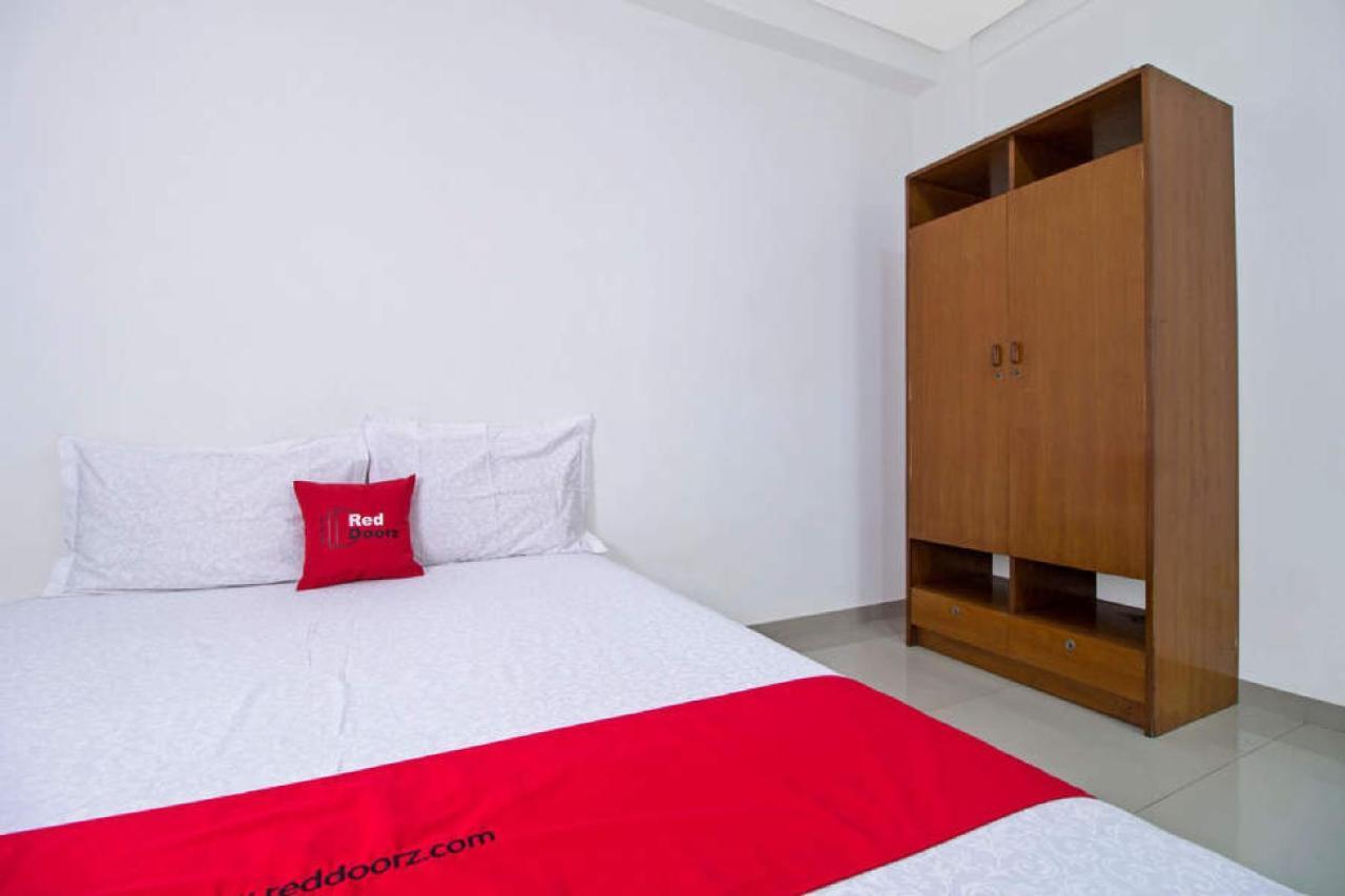Reddoorz @ Pulomas Jacarta Exterior foto